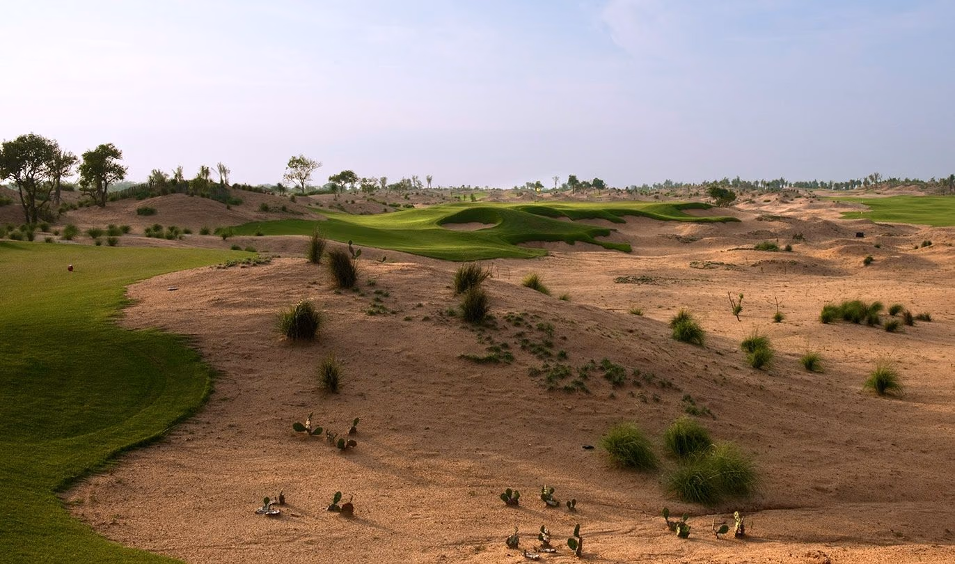 Sandy waste areas along a Blackstone fairway