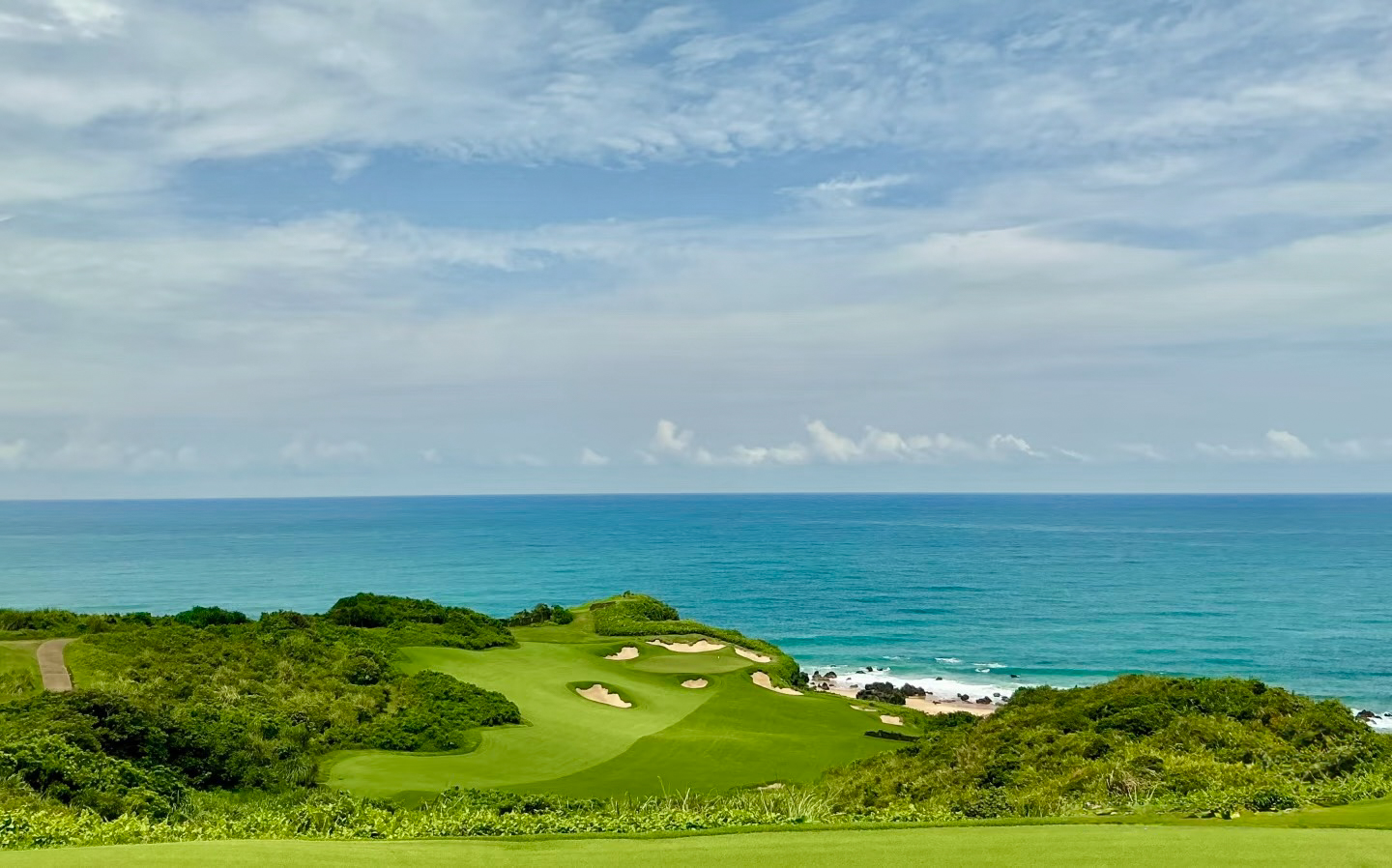 Shanqin Bay clifftop fairways above a turquoise sea