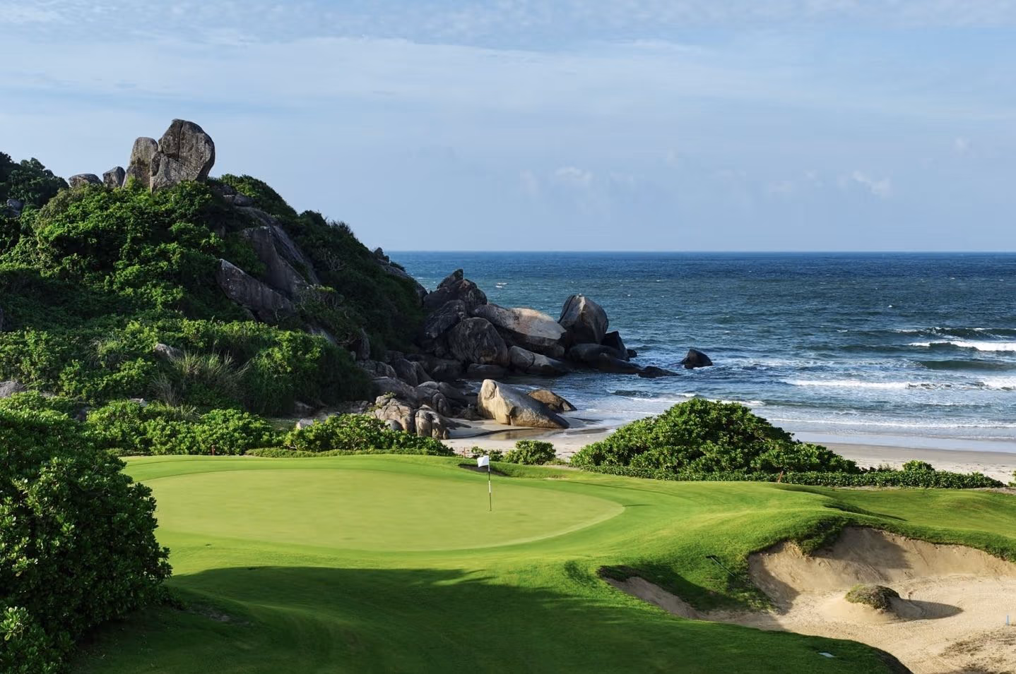 A green beside the South China Sea at The Dunes