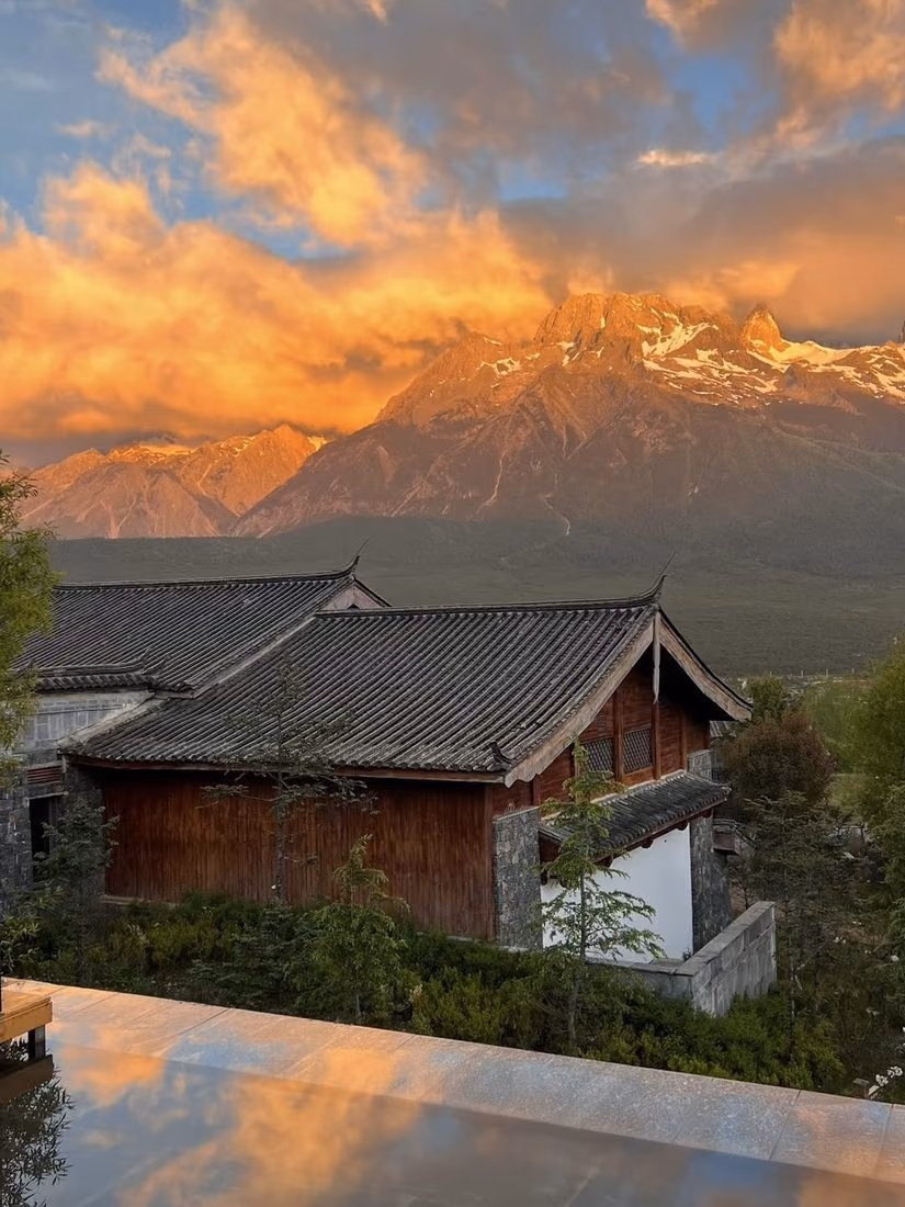Jinmao Purelax Lijiang beneath Jade Dragon Snow Mountain