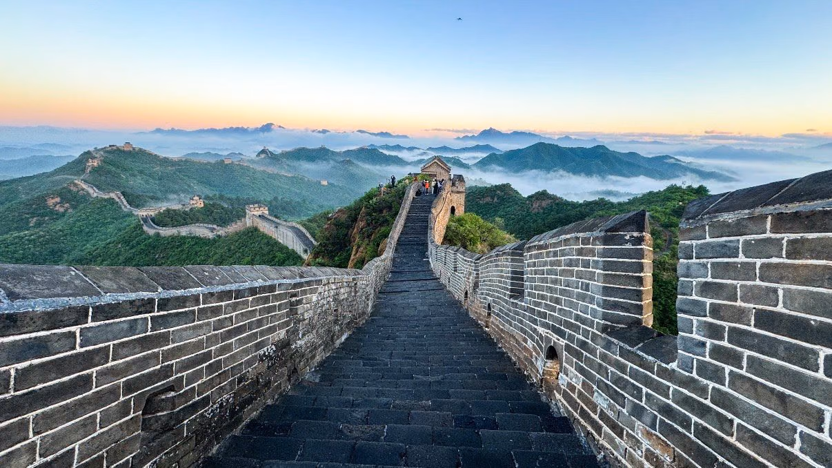 The Great Wall crossing the pass at Juyongguan