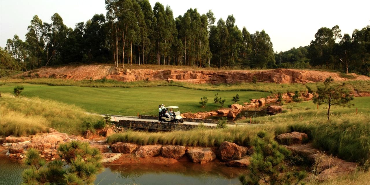 Fairways beneath the Danxia sandstone towers at Lion Lake
