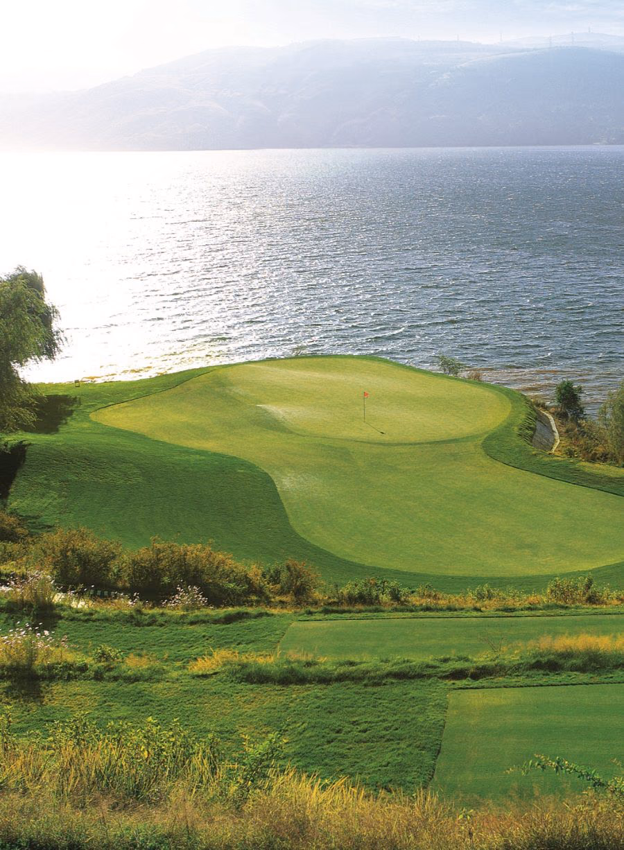 A lakeside green at Spring City
